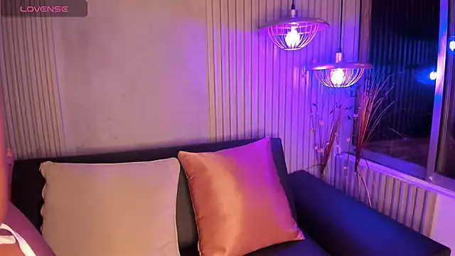 MarianaaSantos online show from October 21, 2025, 11:55 am