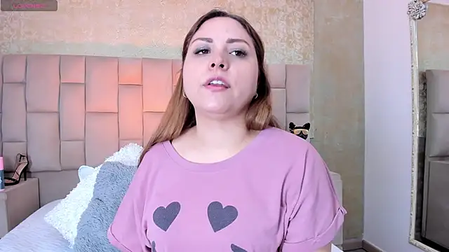 cloesummerr  online show from November 3, 2025, 1:45 pm