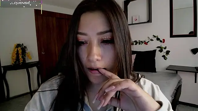 Mia 1120 online show from November 5, 2025, 8:42 pm