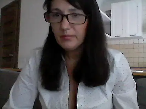 Snapshot of Elena48324 chatting on September 28, 2025, 11:15 am Elena48324 online show from September 28, 2025, 11:15 am