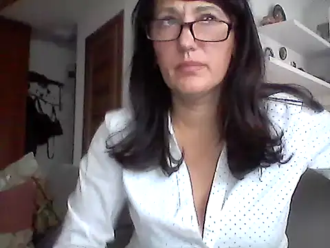 Snapshot of Elena48324 chatting on November 8, 2025, 1:00 pm Elena48324 online show from November 8, 2025, 1:00 pm