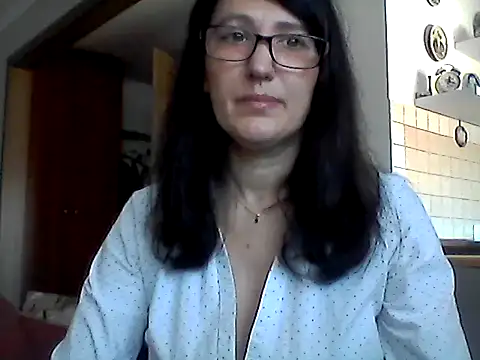 Elena48324 online show from April 5, 2026, 9:17 am