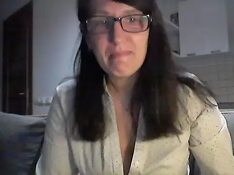 Snapshot of Elena48324 chatting on May 20, 2026, 6:03 pm Elena48324 online show from May 20, 2026, 6:03 pm
