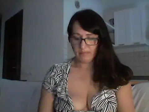 Snapshot of Elena48324 chatting on July 8, 2026, 4:33 pm Elena48324 online show from July 8, 2026, 4:33 pm