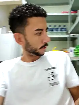 Snapshot of Saraiva2002 chatting on October 9, 2025, 1:53 pm Saraiva2002 online show from October 9, 2025, 1:53 pm