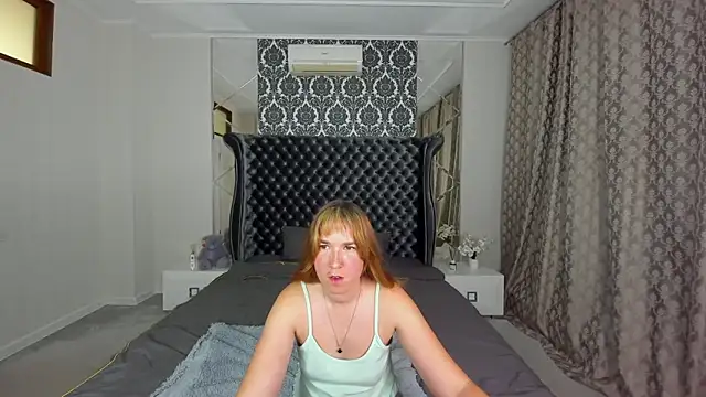 Snapshot of Sofii_darling chatting on October 6, 2025, 4:15 pm Sofii darling online show from October 6, 2025, 4:15 pm