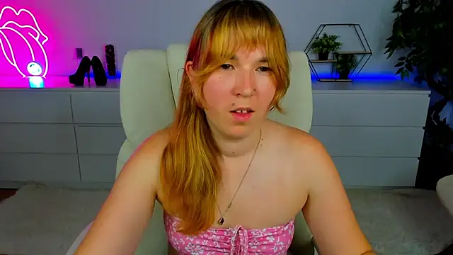 Snapshot of Sofii_darling chatting on October 20, 2025, 4:18 pm Sofii darling online show from October 20, 2025, 4:18 pm