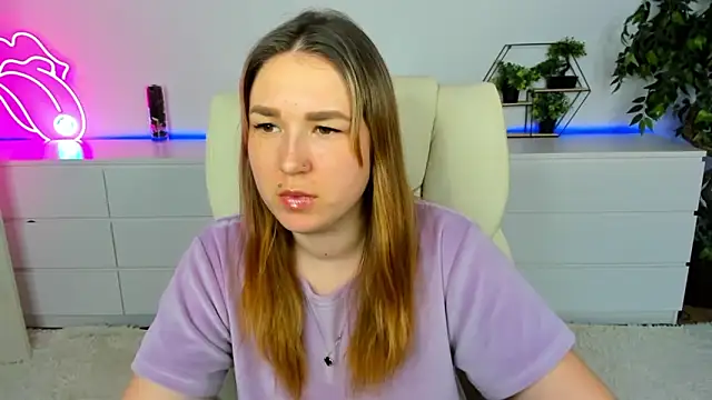 Snapshot of Sofii_darling chatting on February 8, 2026, 5:38 pm Sofii darling online show from February 8, 2026, 5:38 pm