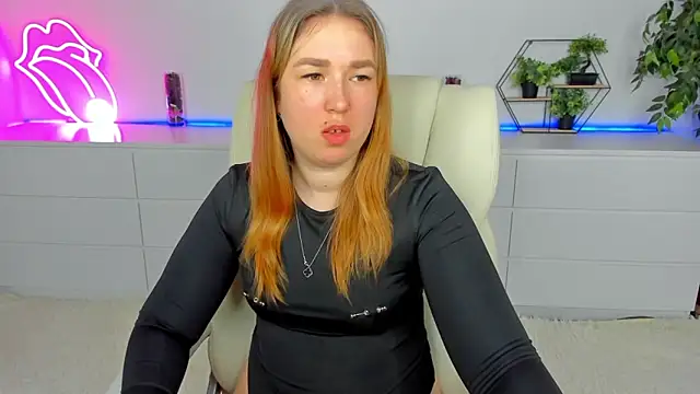 Snapshot of Sofii_darling chatting on February 13, 2026, 5:42 pm Sofii darling online show from February 13, 2026, 5:42 pm