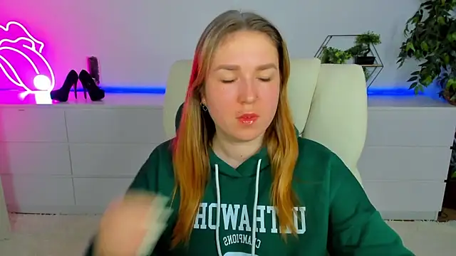 Snapshot of Sofii_darling chatting on February 19, 2026, 5:42 pm Sofii darling online show from February 19, 2026, 5:42 pm