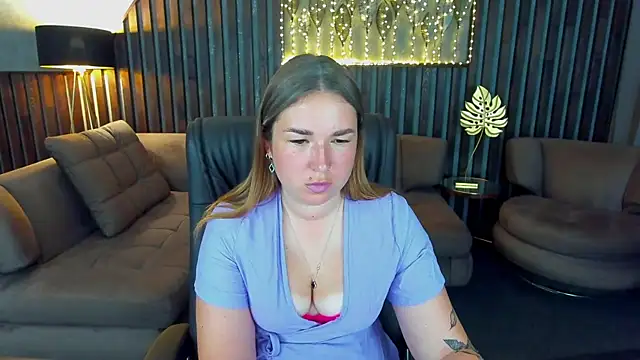 Snapshot of Sofii_darling chatting on July 17, 2026, 4:34 pm Sofii darling online show from July 17, 2026, 4:34 pm