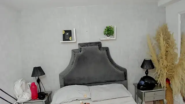 Snapshot of Starbutterflyy_ chatting on June 4, 2026, 4:51 am Starbutterflyy online show from June 4, 2026, 4:51 am