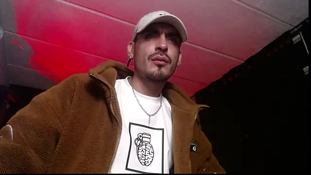 Snapshot of malek_xarx_ chatting on November 23, 2025, 5:40 am malek xarx online show from November 23, 2025, 5:40 am