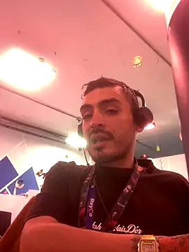 Snapshot of malek_xarx_ chatting on November 28, 2025, 2:53 pm malek xarx online show from November 28, 2025, 2:53 pm