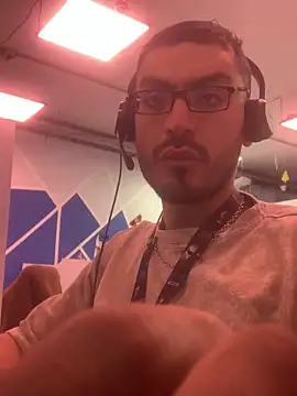 Snapshot of malek_xarx_ chatting on December 3, 2025, 2:59 pm malek xarx online show from December 3, 2025, 2:59 pm