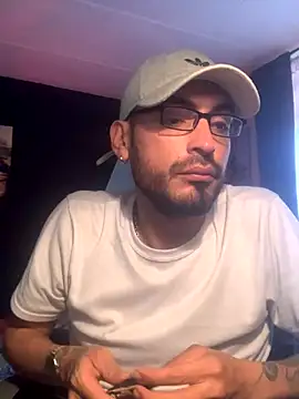 Snapshot of malek_xarx_ chatting on December 14, 2025, 8:35 pm malek xarx online show from December 14, 2025, 8:35 pm