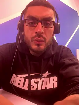 Snapshot of malek_xarx_ chatting on January 5, 2026, 8:45 pm malek xarx online show from January 5, 2026, 8:45 pm