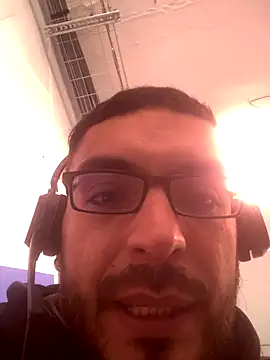 Snapshot of malek_xarx_ chatting on January 6, 2026, 2:54 pm malek xarx online show from January 6, 2026, 2:54 pm