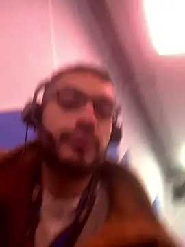 Snapshot of malek_xarx_ chatting on January 8, 2026, 3:03 pm malek xarx online show from January 8, 2026, 3:03 pm