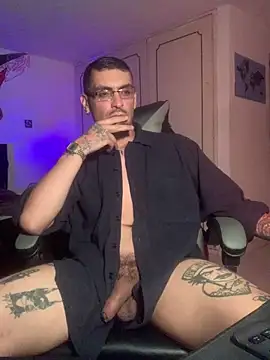 Snapshot of malek_xarx_ chatting on March 7, 2026, 4:20 am malek xarx online show from March 7, 2026, 4:20 am