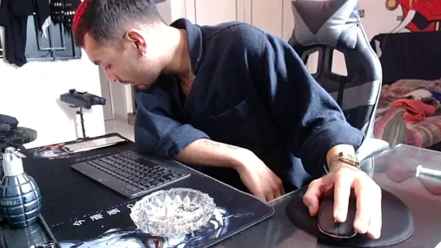 Snapshot of malek_xarx_ chatting on March 9, 2026, 2:10 pm malek xarx online show from March 9, 2026, 2:10 pm