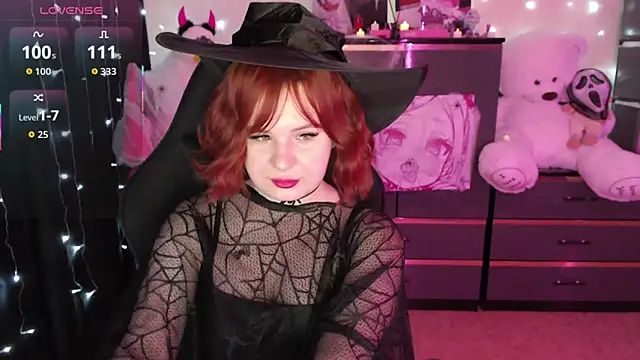 AmyVibess online show from October 31, 2025, 8:10 pm