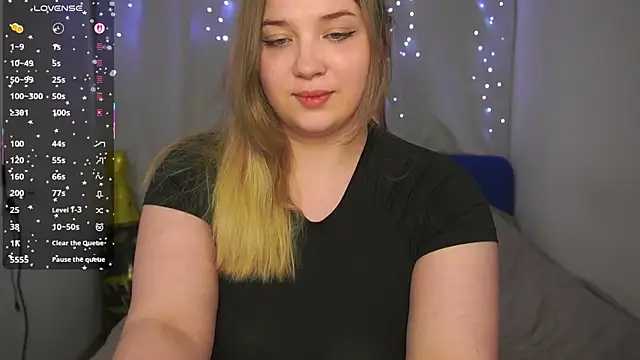 Snapshot of CuteSharloti chatting on April 14, 2026, 5:19 pm CuteSharloti online show from April 14, 2026, 5:19 pm