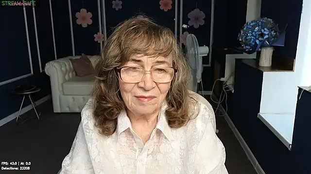 Snapshot of Betty_Brick chatting on July 13, 2026, 1:25 pm Betty Brick online show from July 13, 2026, 1:25 pm