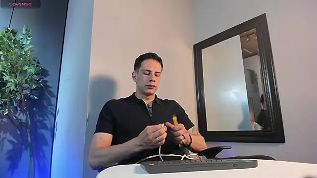Snapshot of Dustin_Sonne chatting on July 11, 2026, 3:42 am Dustin Sonne online show from July 11, 2026, 3:42 am