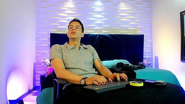 Snapshot of Dustin_Sonne chatting on July 22, 2026, 3:31 am Dustin Sonne online show from July 22, 2026, 3:31 am