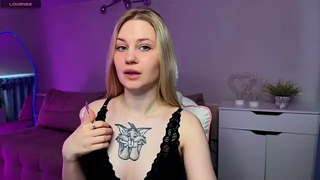 Sofia Kenwood online show from April 12, 2026, 3:44 am