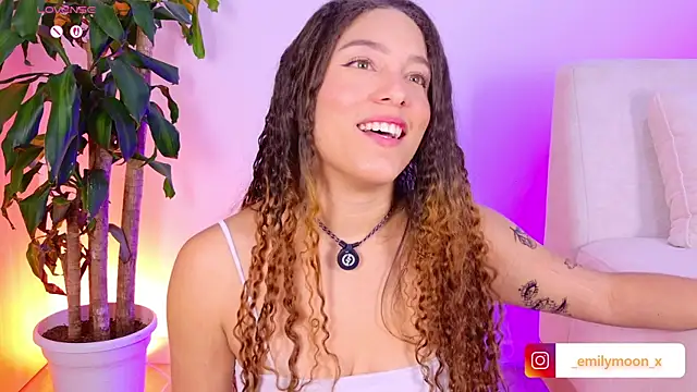 onlyemily  online show from April 16, 2026, 1:06 am