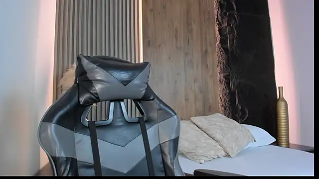 evelin lopezz online show from February 24, 2026, 2:20 am