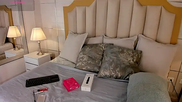 MaddieParker online show from November 27, 2025, 7:49 pm