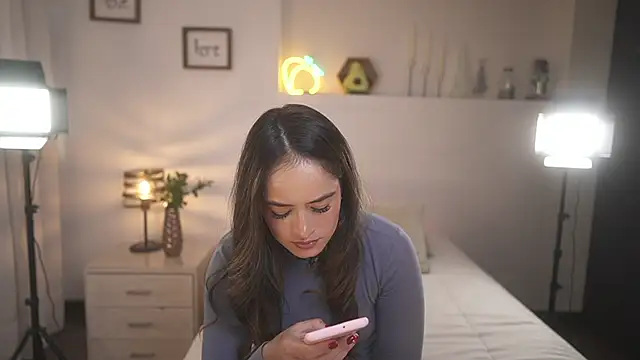 ximena cortez 03 online show from September 9, 2025, 10:20 pm