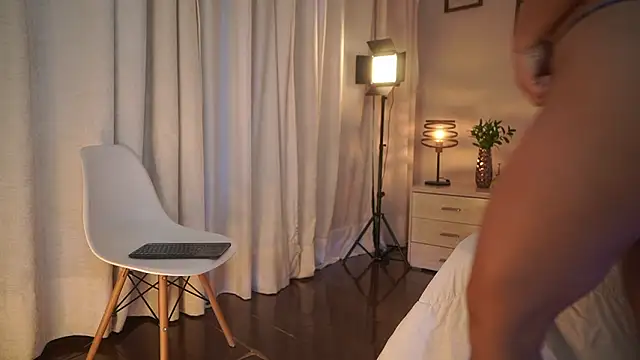 ximena cortez 03 online show from February 18, 2026, 10:06 pm