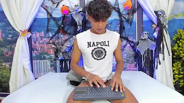 MilthonDelis online show from October 24, 2025, 3:03 am