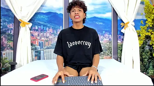 MilthonDelis online show from November 6, 2025, 4:02 am