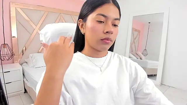 samantaa shy online show from October 8, 2025, 2:53 am