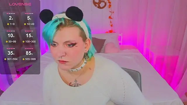 bluelunaray online show from September 19, 2025, 10:27 am