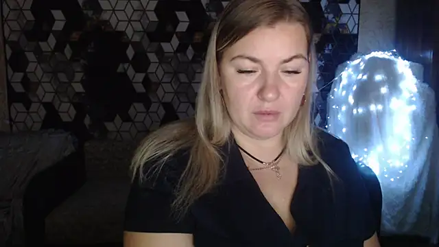 NikaSkylink online show from November 21, 2025, 8:07 pm