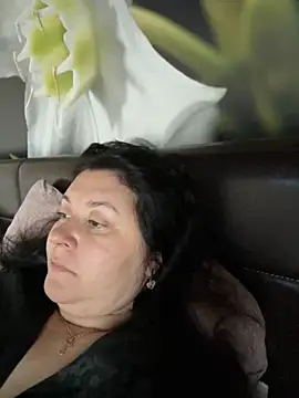 Liza Will online show from December 5, 2025, 6:22 am