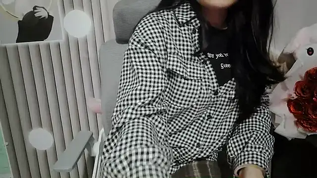 Emachiii online show from December 3, 2025, 6:21 am