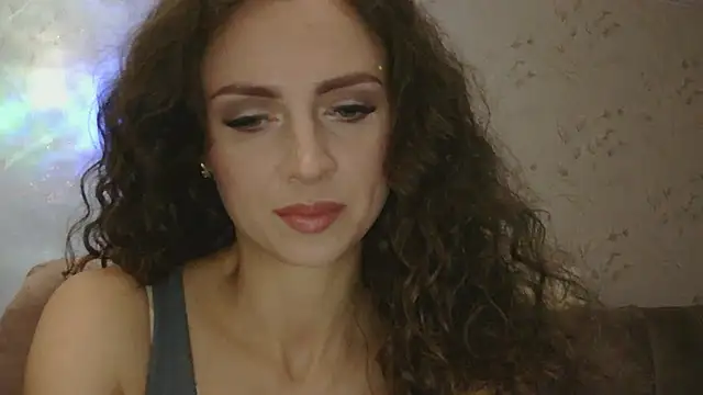 Amber Carrol online show from November 18, 2025, 5:17 pm