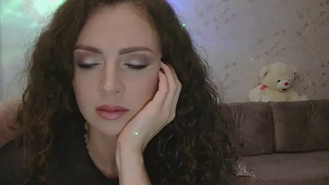 Amber Carrol online show from November 28, 2025, 5:37 pm