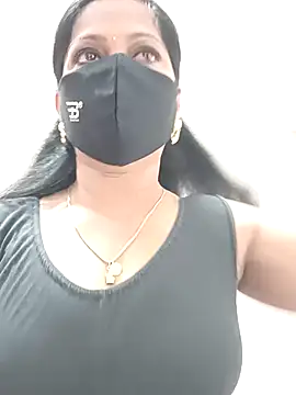 shivani27 online show from October 7, 2025, 2:14 pm