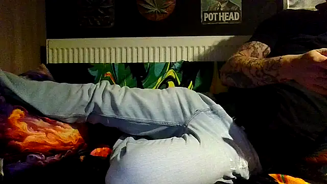 Flash0910 online show from October 20, 2025, 10:43 pm