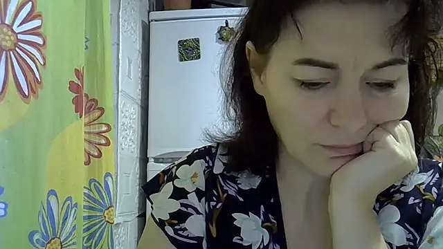 Krystal 82 online show from November 20, 2025, 6:46 am