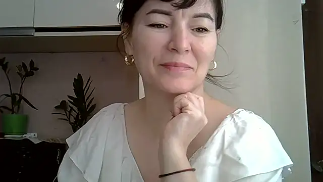 Snapshot of Krystal_82 chatting on February 7, 2026, 8:51 am Krystal 82 online show from February 7, 2026, 8:51 am