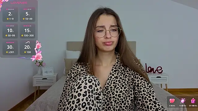 Real cutie1 online show from October 13, 2025, 9:15 pm